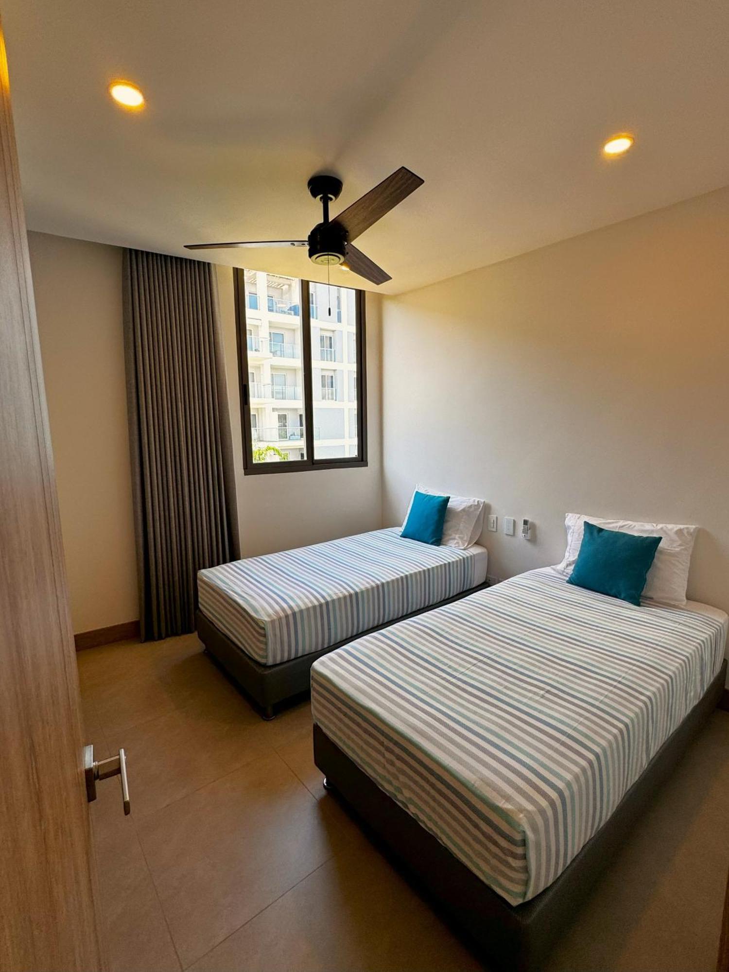 Apartamento Apto 2 Piscinas Frente A La Playa En Cartagena